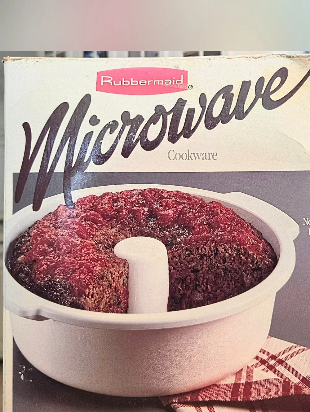 Rubbermaid new damaged